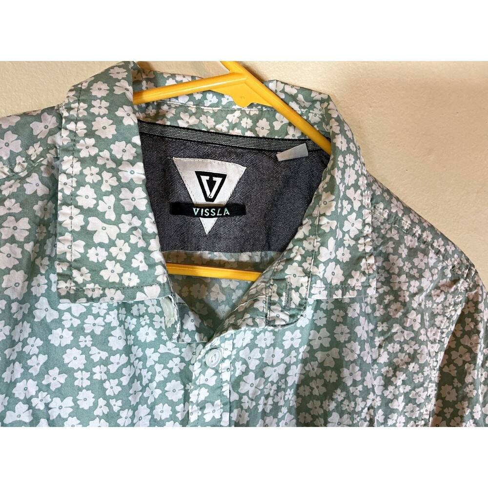 Vissla Men’s Short Sleeve Button Up Shirt Floral Green White Point Collar Medium